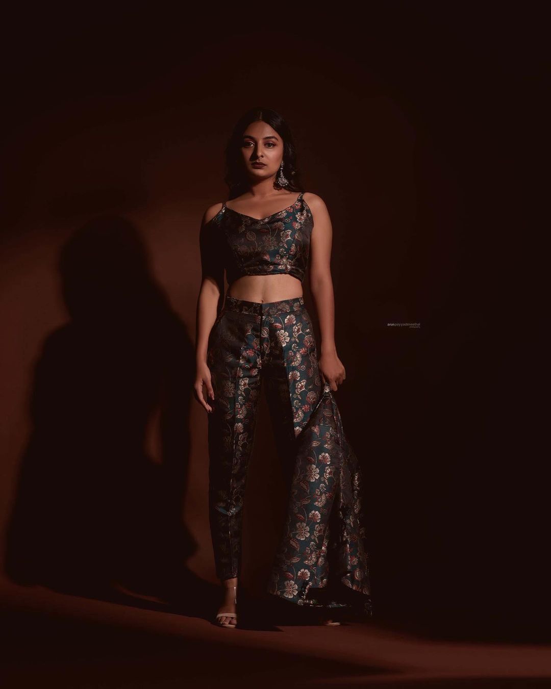  കിടുക്കാച്ചി മേക്കോവറില്‍ എസ്തര്‍; ഇത് ഒരു രക്ഷയുമില്ലാത്ത ലുക്കെന്ന് ആരാധകര്‍ 