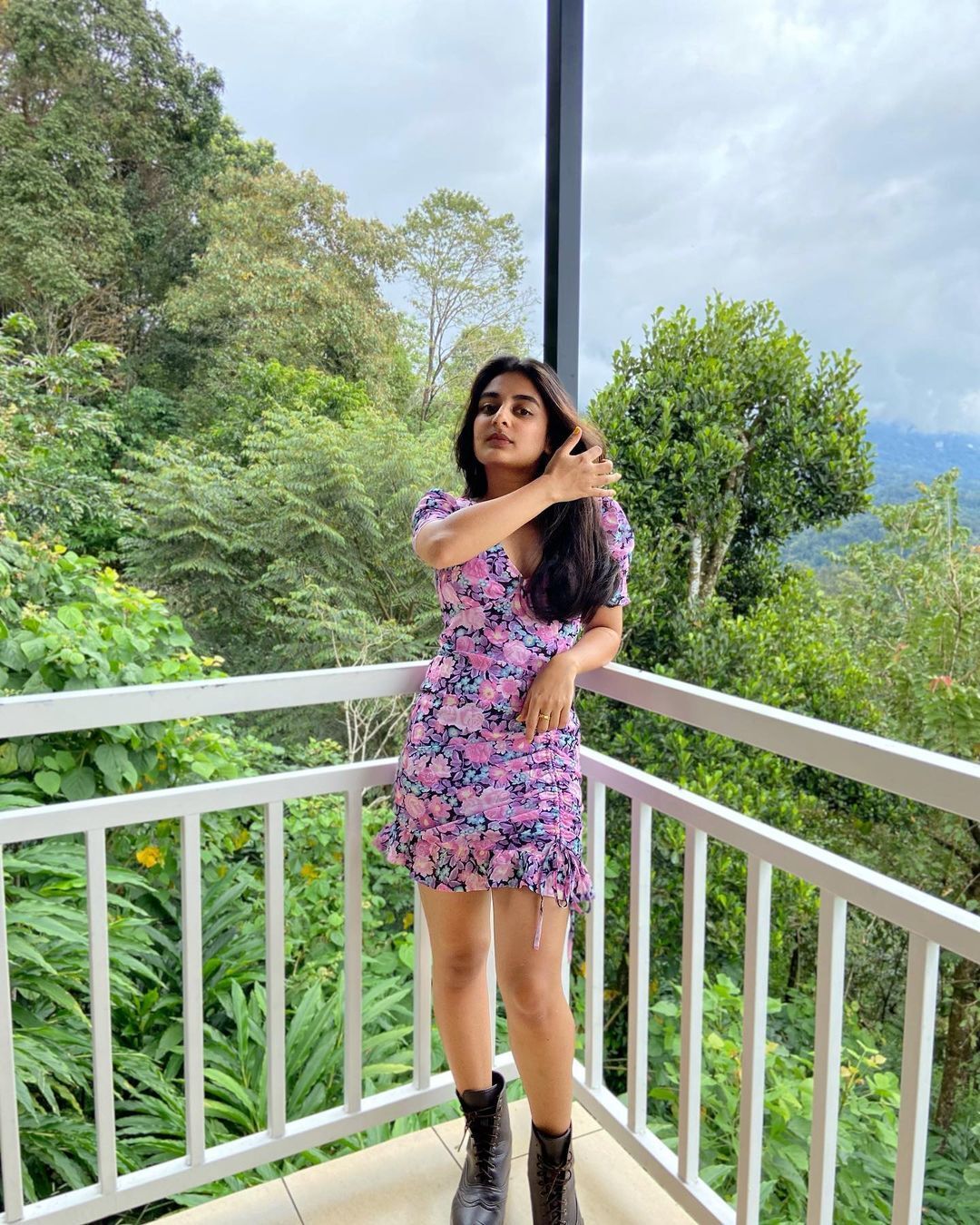  കിടുക്കാച്ചി മേക്കോവറില്‍ എസ്തര്‍; ഇത് ഒരു രക്ഷയുമില്ലാത്ത ലുക്കെന്ന് ആരാധകര്‍ 