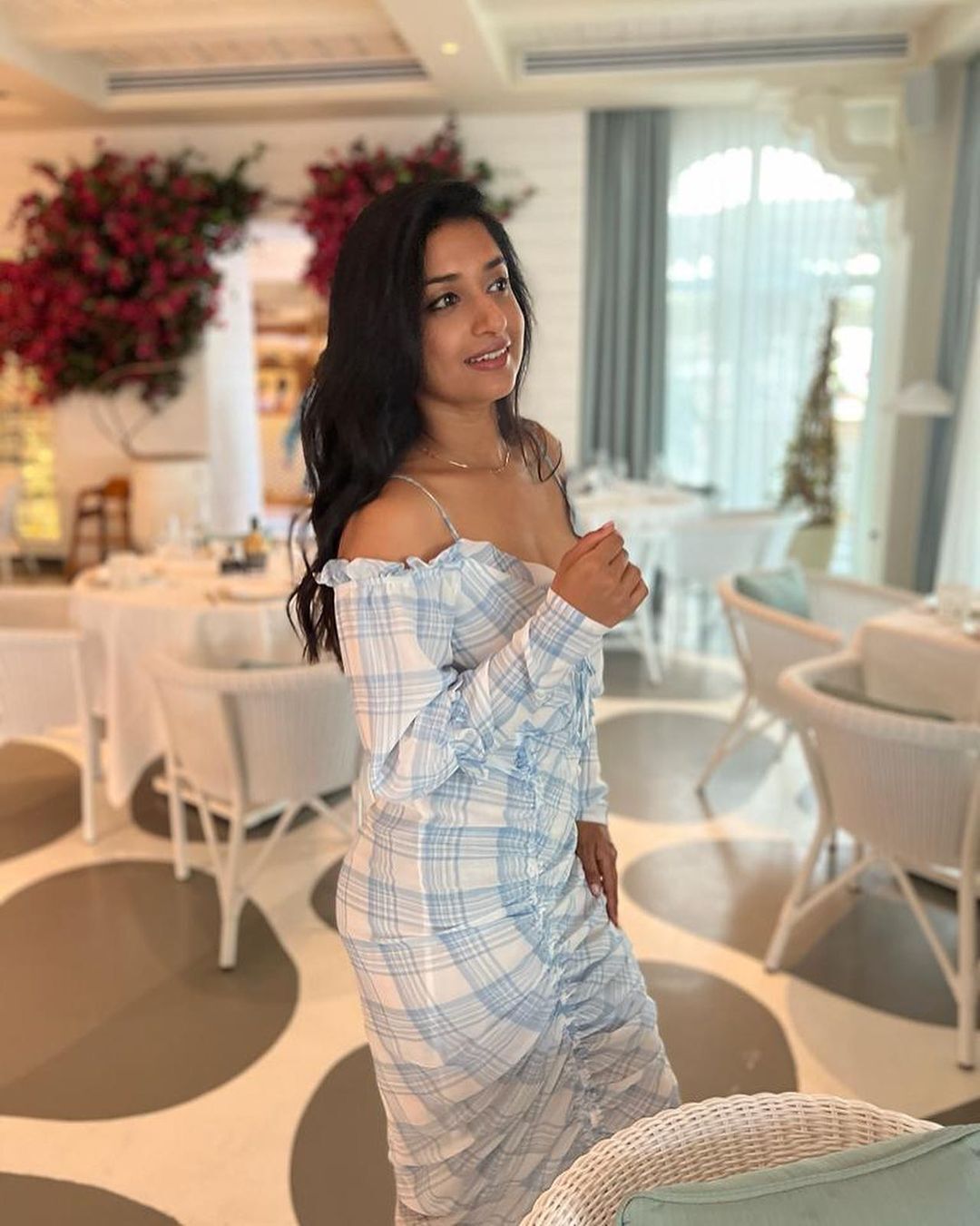 ഇതാണ് മണ്‍ഡേ മൂഡ്.... എന്താ ഒരു ഭംഗി, മീര ജാസ്മിന്‍ അല്ലെങ്കിലും പൊളിയാണ്, വൈറലായി ചിത്രങ്ങള്‍