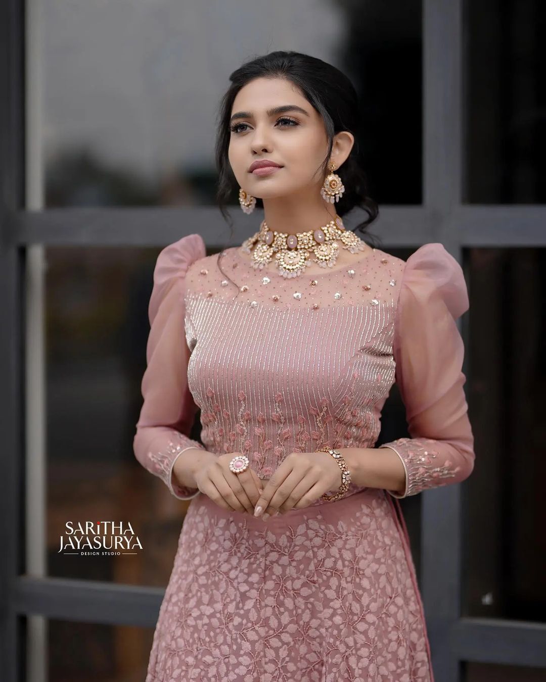 'എന്നാലും സോനാരെ ഇത് വല്ലാത്ത പൊളിച്ചടുക്കലായി പോയി', വൈറലായി മമിതയുടെ ഫോട്ടോകൾ