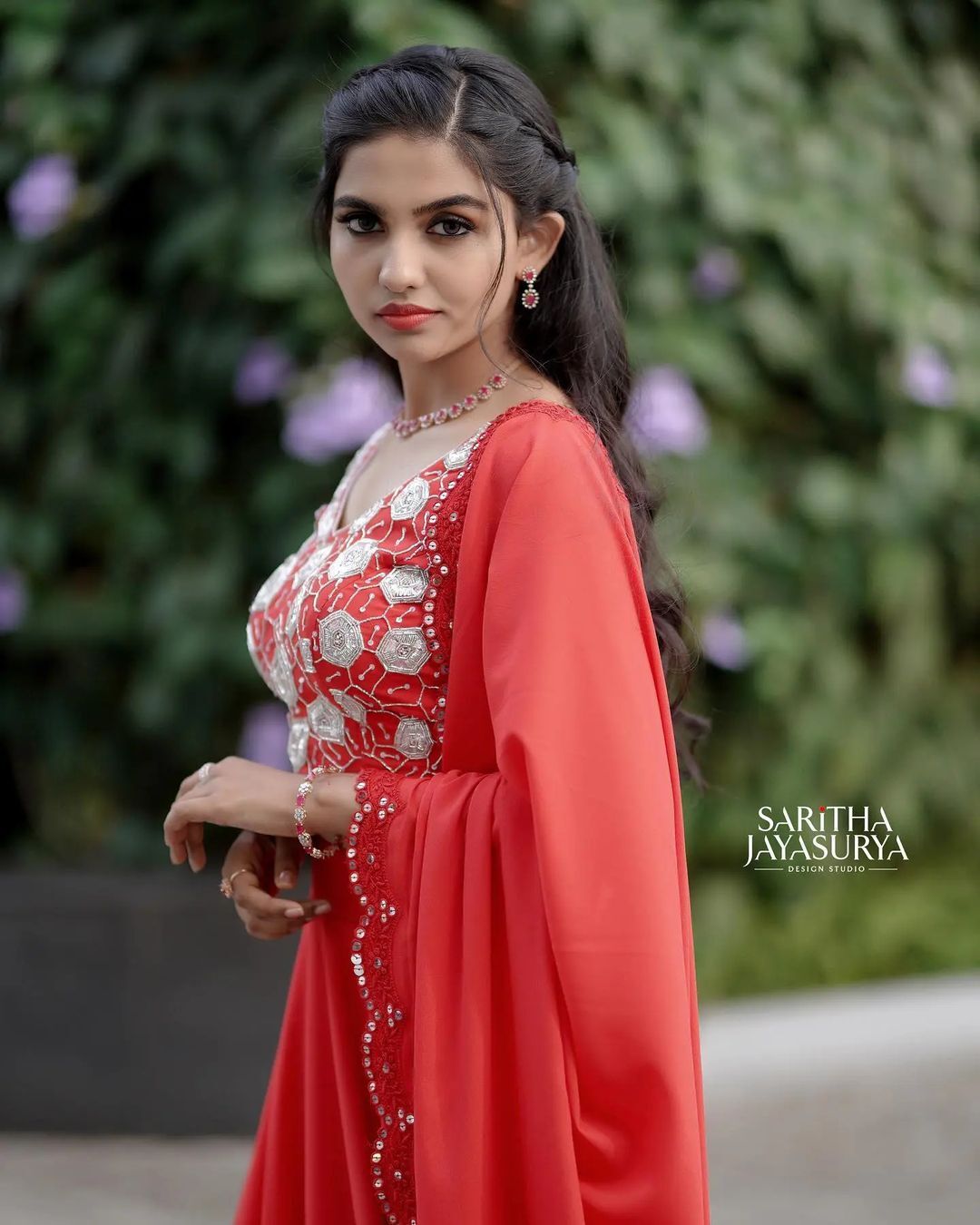 'എന്നാലും സോനാരെ ഇത് വല്ലാത്ത പൊളിച്ചടുക്കലായി പോയി', വൈറലായി മമിതയുടെ ഫോട്ടോകൾ