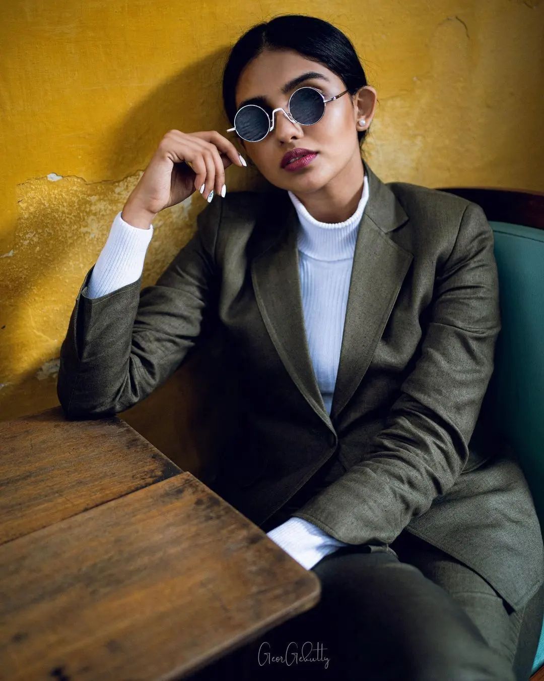 'എന്നാലും സോനാരെ ഇത് വല്ലാത്ത പൊളിച്ചടുക്കലായി പോയി', വൈറലായി മമിതയുടെ ഫോട്ടോകൾ