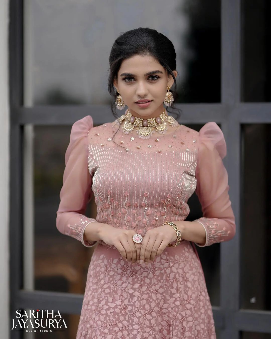 'എന്നാലും സോനാരെ ഇത് വല്ലാത്ത പൊളിച്ചടുക്കലായി പോയി', വൈറലായി മമിതയുടെ ഫോട്ടോകൾ