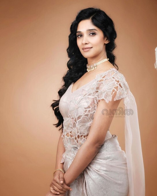 Mollywood Actress Nyla Usha Latest Photoshoot