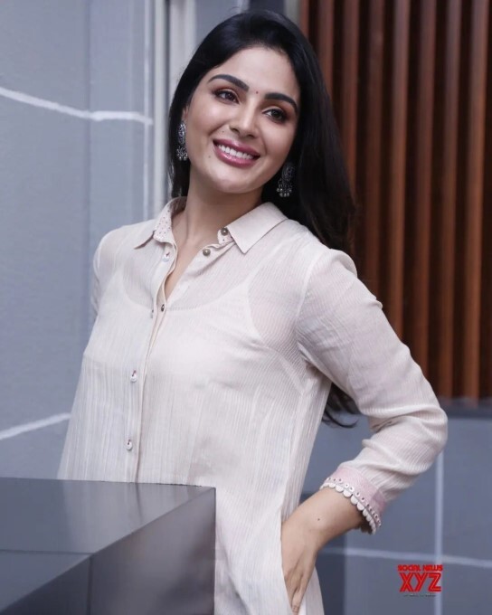 Mollywood Actress Samyuktha Menon Latest Photos