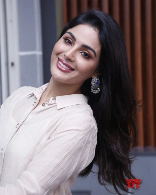 Mollywood Actress Samyuktha Menon Latest Photos