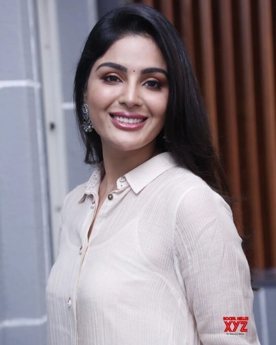 Mollywood Actress Samyuktha Menon Latest Photos