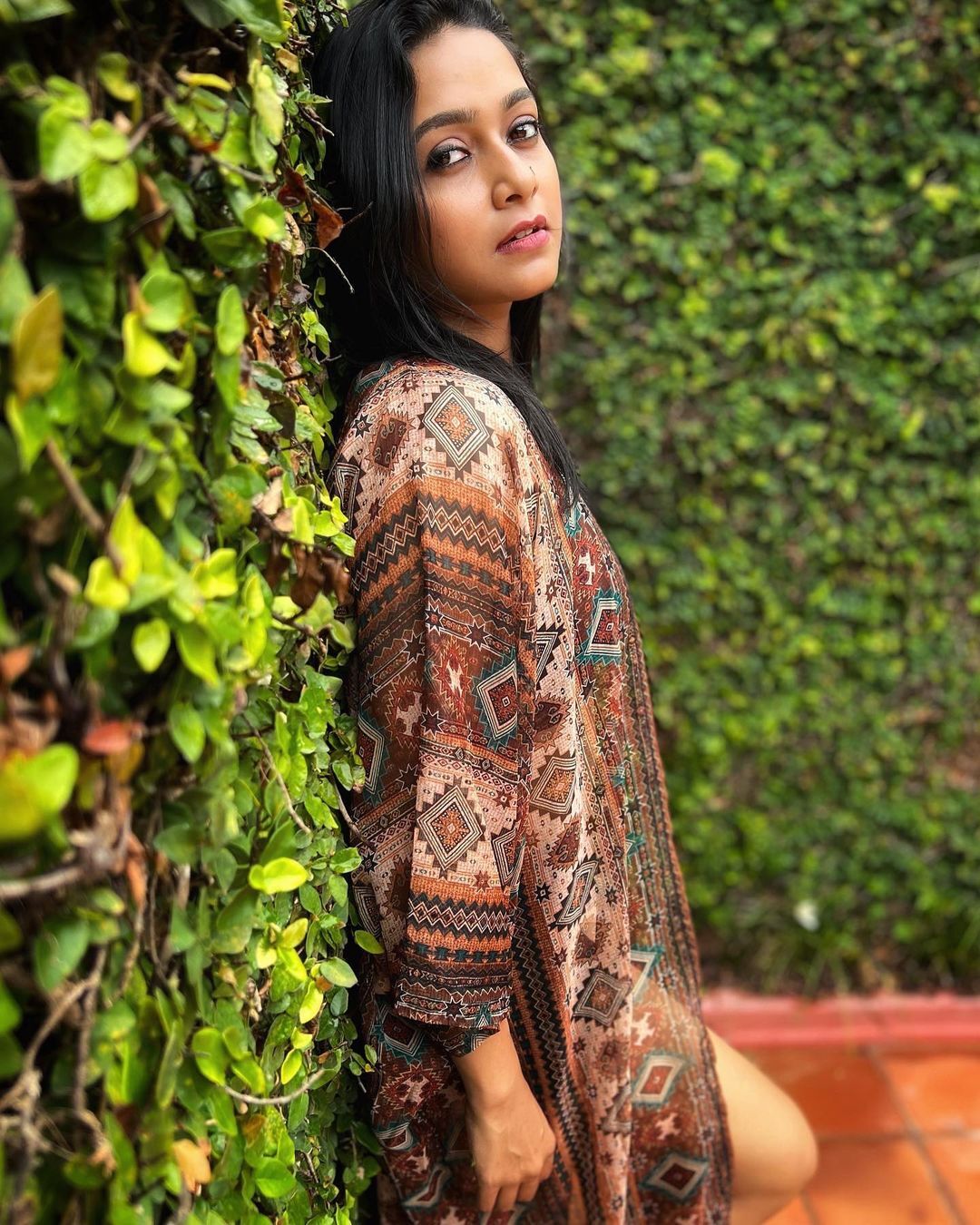 ഇത് നമ്മുടെ ടൊവിയുടെ നായികയല്ലേ... ഹോട്ട് ലുക്കിലാണല്ലോ, ശരണ്യ ഫോട്ടോസ് പൊളിച്ചു