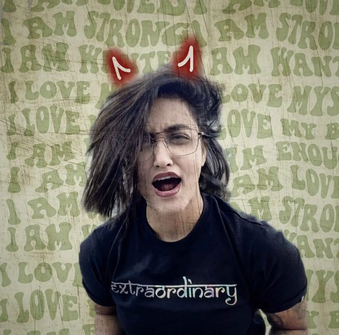 'ജനിച്ചതാര്‍ക്കുവേണ്ടി...' നിമിഷയെ എടുത്തുപൊക്കി ജാസ്മിന്‍ ആ  വൈറല്‍ ചിത്രങ്ങള്‍ ഇതാ