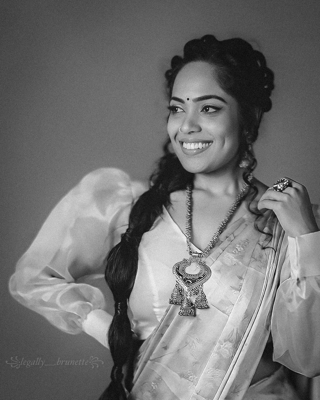 'ജനിച്ചതാര്‍ക്കുവേണ്ടി...' നിമിഷയെ എടുത്തുപൊക്കി ജാസ്മിന്‍ ആ  വൈറല്‍ ചിത്രങ്ങള്‍ ഇതാ