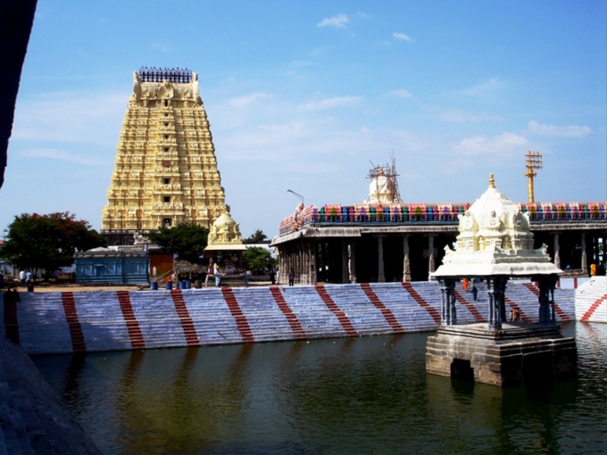 PHOTOS : தமிழ்நாட்டின் டாப் 10 புகழ்பெற்ற கோயில்களின் பட்டியல்.. நீங்கள் அறிந்திடாத சூப்பர் லிஸ்ட் இதோ! 