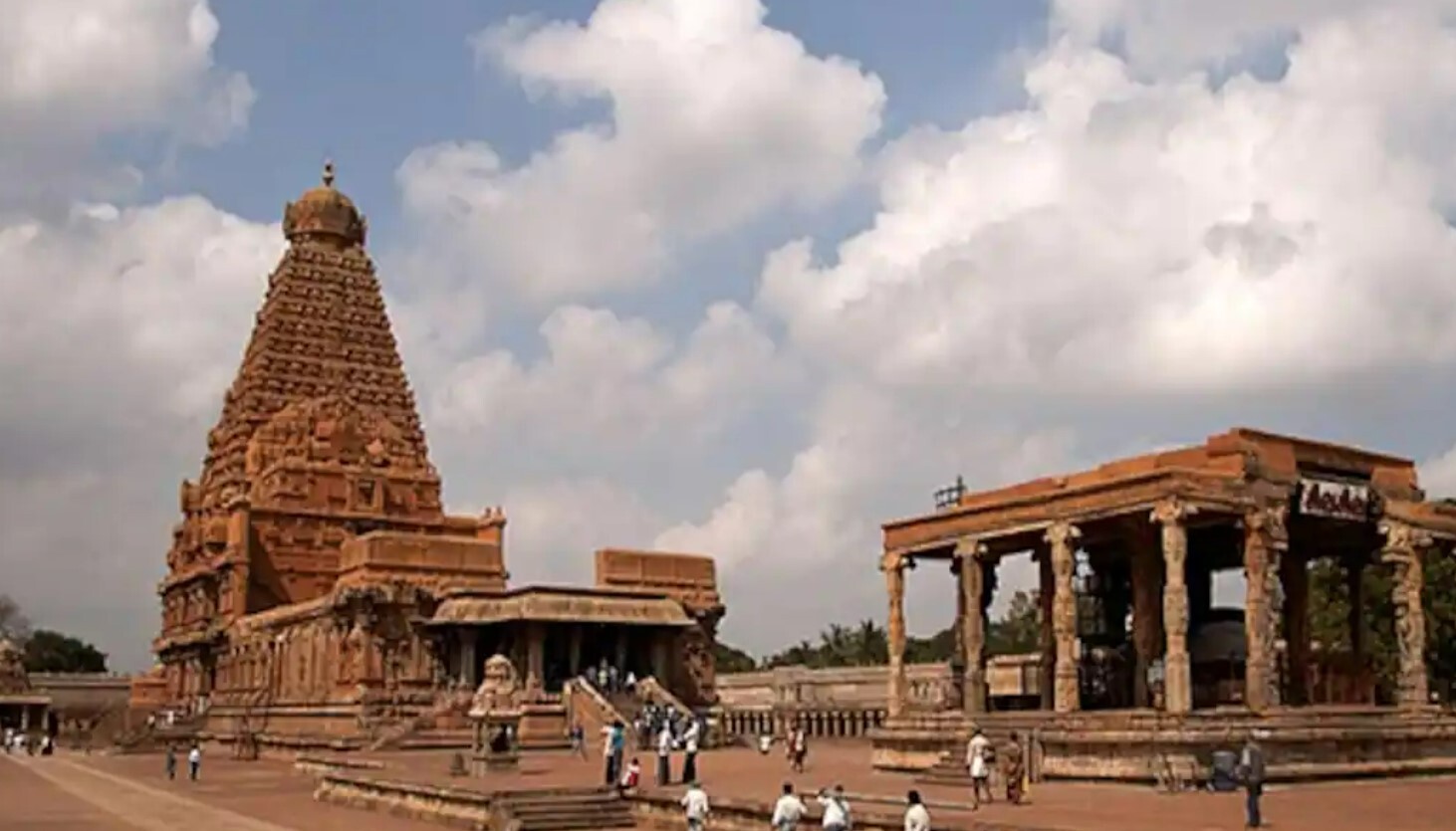 PHOTOS : தமிழ்நாட்டின் டாப் 10 புகழ்பெற்ற கோயில்களின் பட்டியல்.. நீங்கள் அறிந்திடாத சூப்பர் லிஸ்ட் இதோ! 
