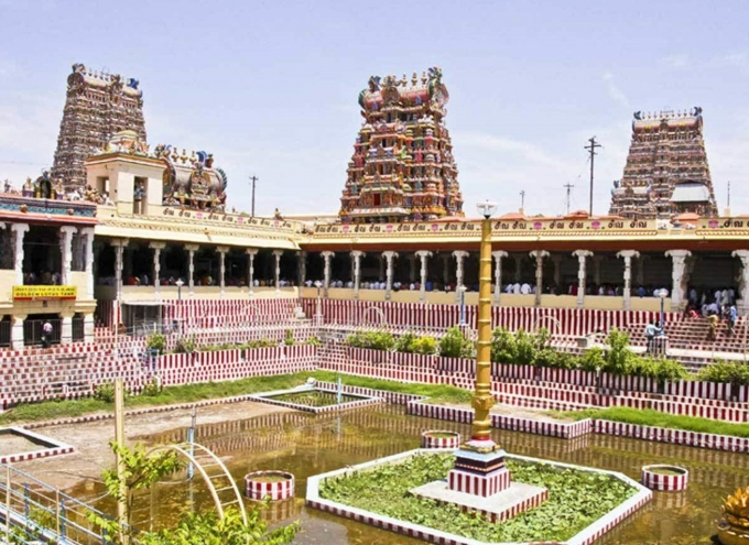 PHOTOS : தமிழ்நாட்டின் டாப் 10 புகழ்பெற்ற கோயில்களின் பட்டியல்.. நீங்கள் அறிந்திடாத சூப்பர் லிஸ்ட் இதோ! 