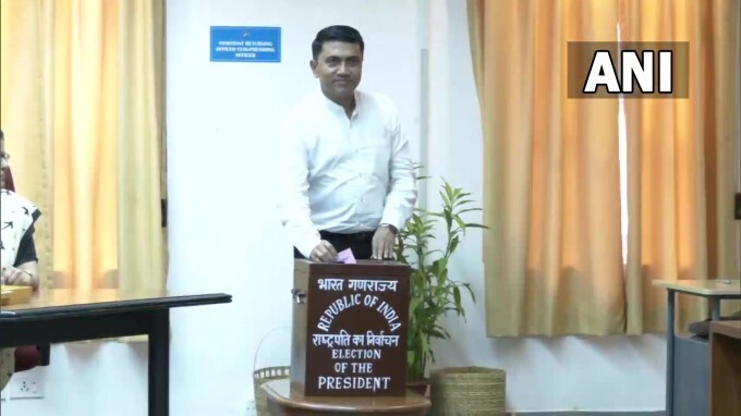 പതിനഞ്ചാമത് രാഷ്ട്രപതിയെ കാത്ത് രാജ്യം..വോട്ടെടുപ്പ് ചിത്രങ്ങള്‍ കാണാം..