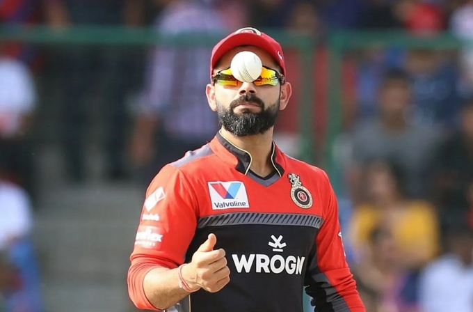 PHOTOS : அடேங்கப்பா.. ஒரு காரின் மதிப்பு இவ்வளவு கோடியா? விராட் கோலி வைத்திருக்கும் விலையுயர்ந்த பொருட்கள்.. அசரவைக்கும் லிஸ்ட் இதோ!
