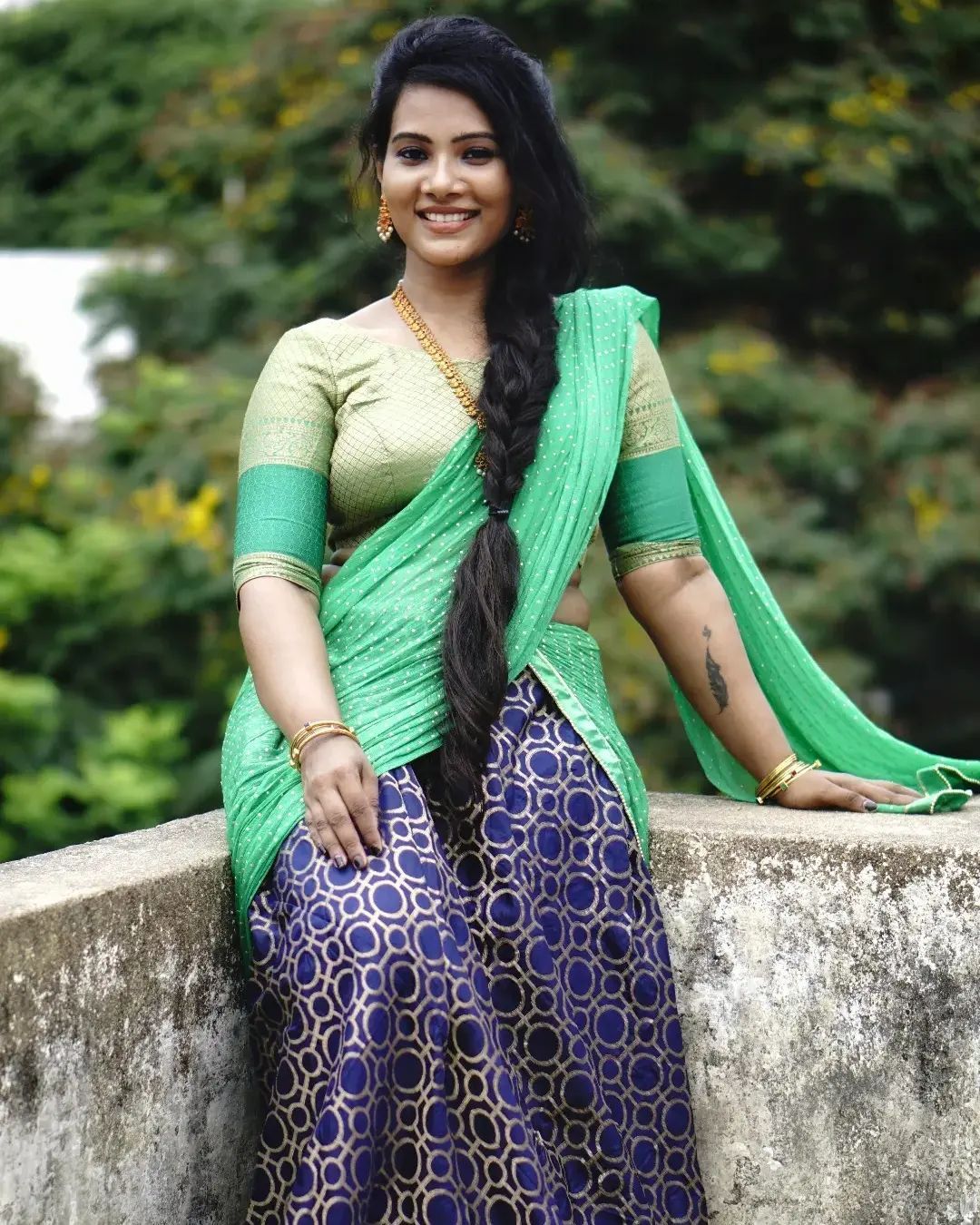 PHOTOS : வொயிட் டாப்பில் ஆளை மயக்கும் திவ்யா துரைசாமி..சுண்டியிழுக்கும் லேட்டஸ்ட் நச் போட்டோஸ் இதோ!