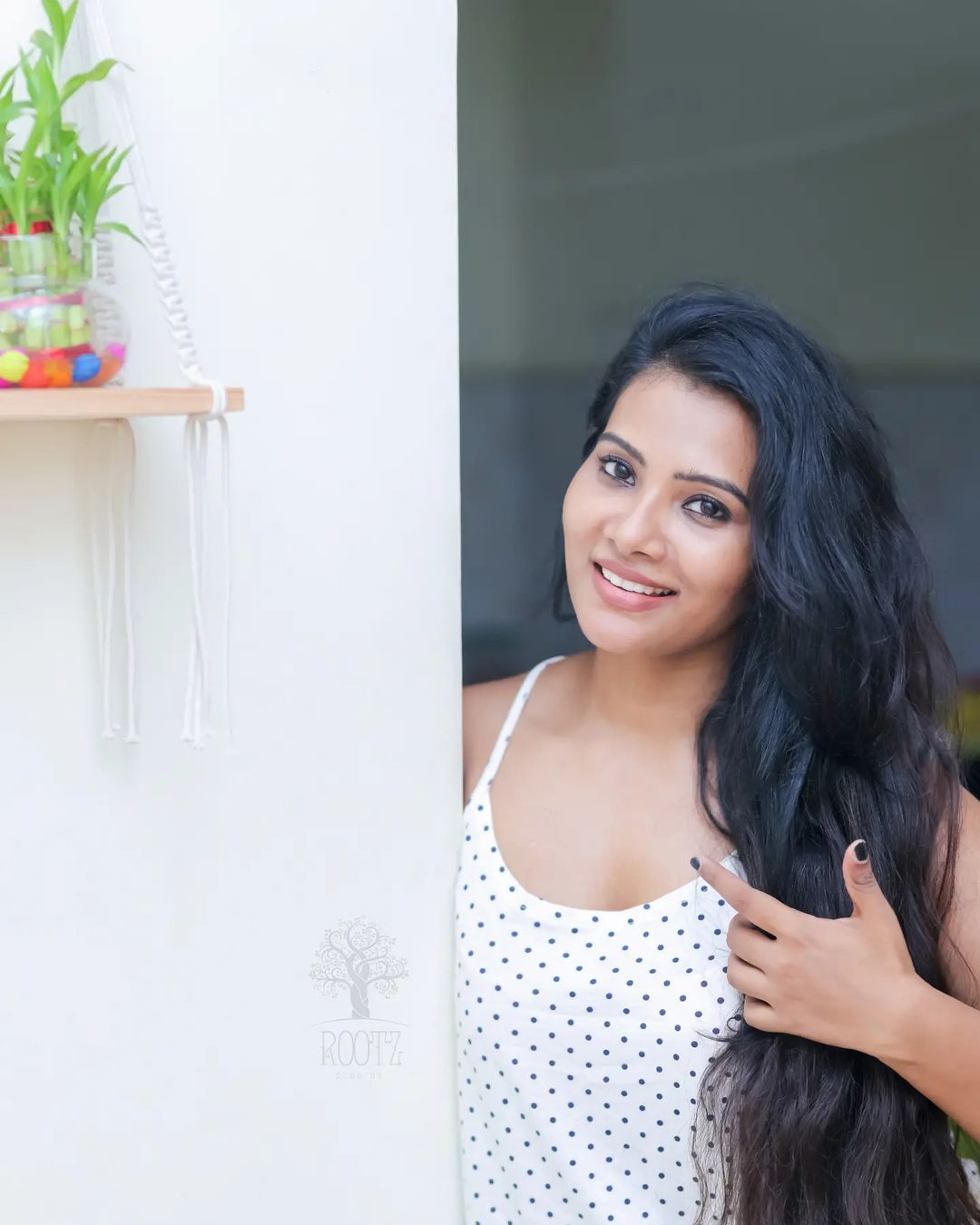 PHOTOS : வொயிட் டாப்பில் ஆளை மயக்கும் திவ்யா துரைசாமி..சுண்டியிழுக்கும் லேட்டஸ்ட் நச் போட்டோஸ் இதோ!