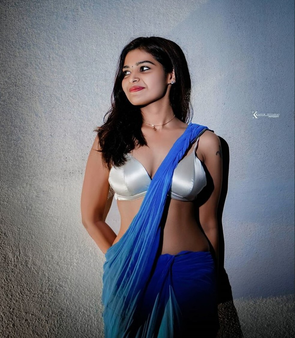 PHOTOS : வாவ்.. ஜன்னல் வைத்த உடையில் ஜிலுஜிலுன்னு காற்று வாங்கும் தர்ஷா குப்தா.. சுண்டியிழுக்கும் நச் பிக்ஸ் இதோ! 