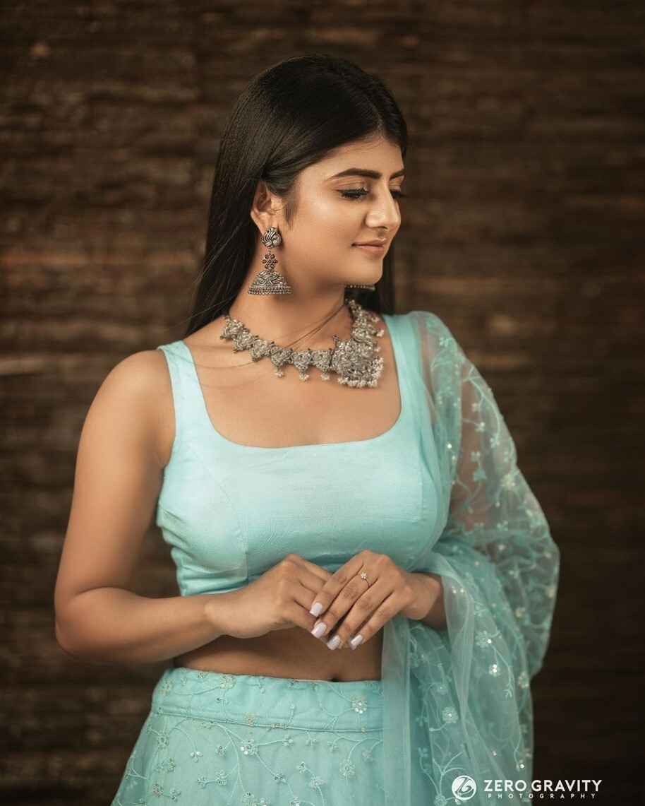 PHOTOS : இந்த போஸ் செம.. சீரியல் நடிகை கேப்ரியெல்லாவின் லேட்டஸ்ட் கலக்கல் போட்டோஸ்! 
