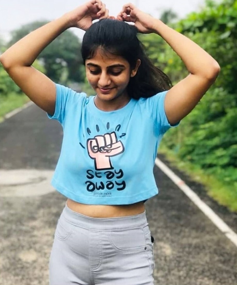 PHOTOS : இந்த போஸ் செம.. சீரியல் நடிகை கேப்ரியெல்லாவின் லேட்டஸ்ட் கலக்கல் போட்டோஸ்! 
