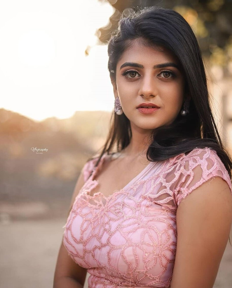 PHOTOS : இந்த போஸ் செம.. சீரியல் நடிகை கேப்ரியெல்லாவின் லேட்டஸ்ட் கலக்கல் போட்டோஸ்! 