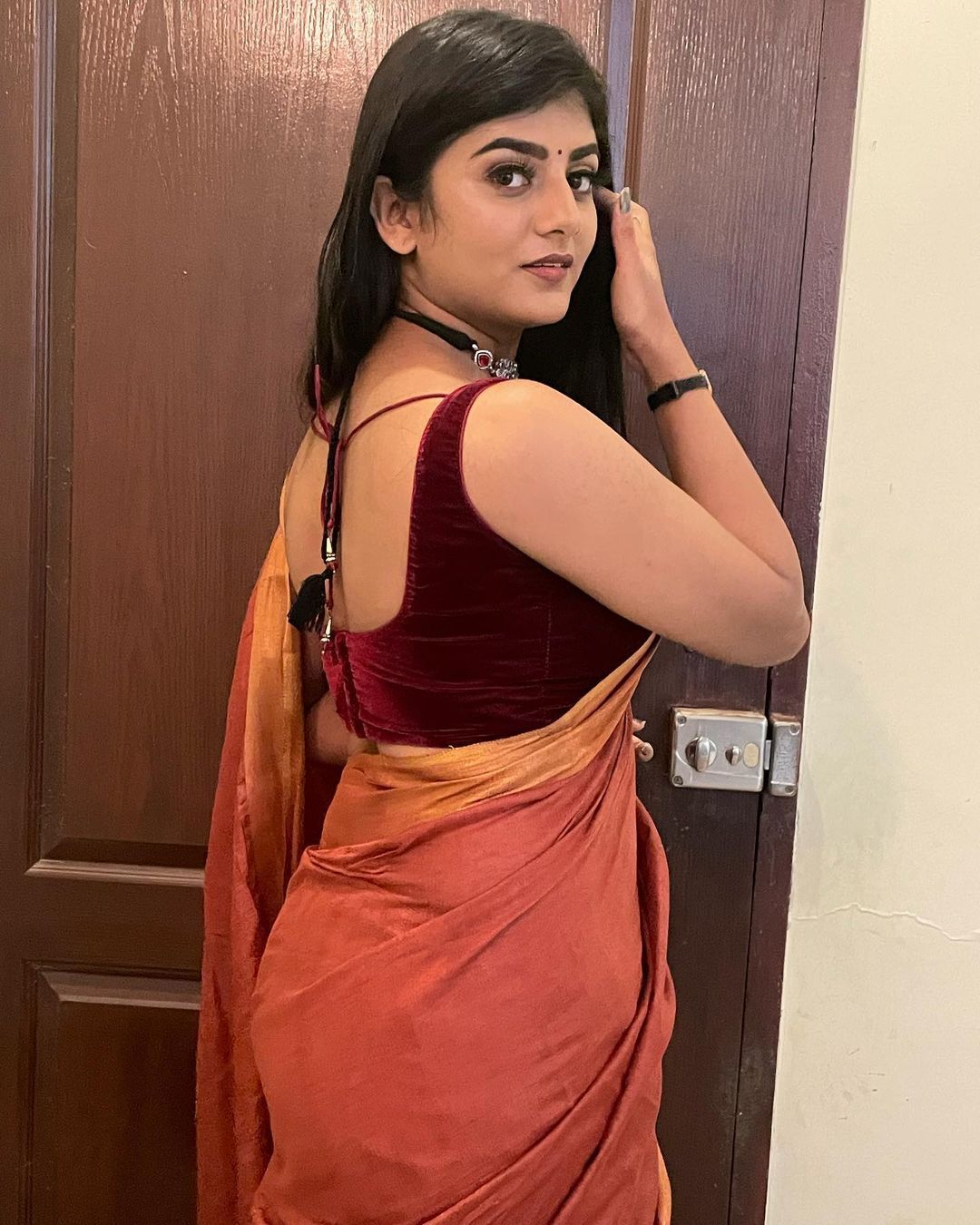 PHOTOS : வாவ்.. புடவையில் பளபளக்கும் அழகு.. சீரியல் நடிகை கேப்ரியெல்லாவின் லேட்டஸ்ட் ஸ்டன்னுங் போட்டோஸ் இதோ! 