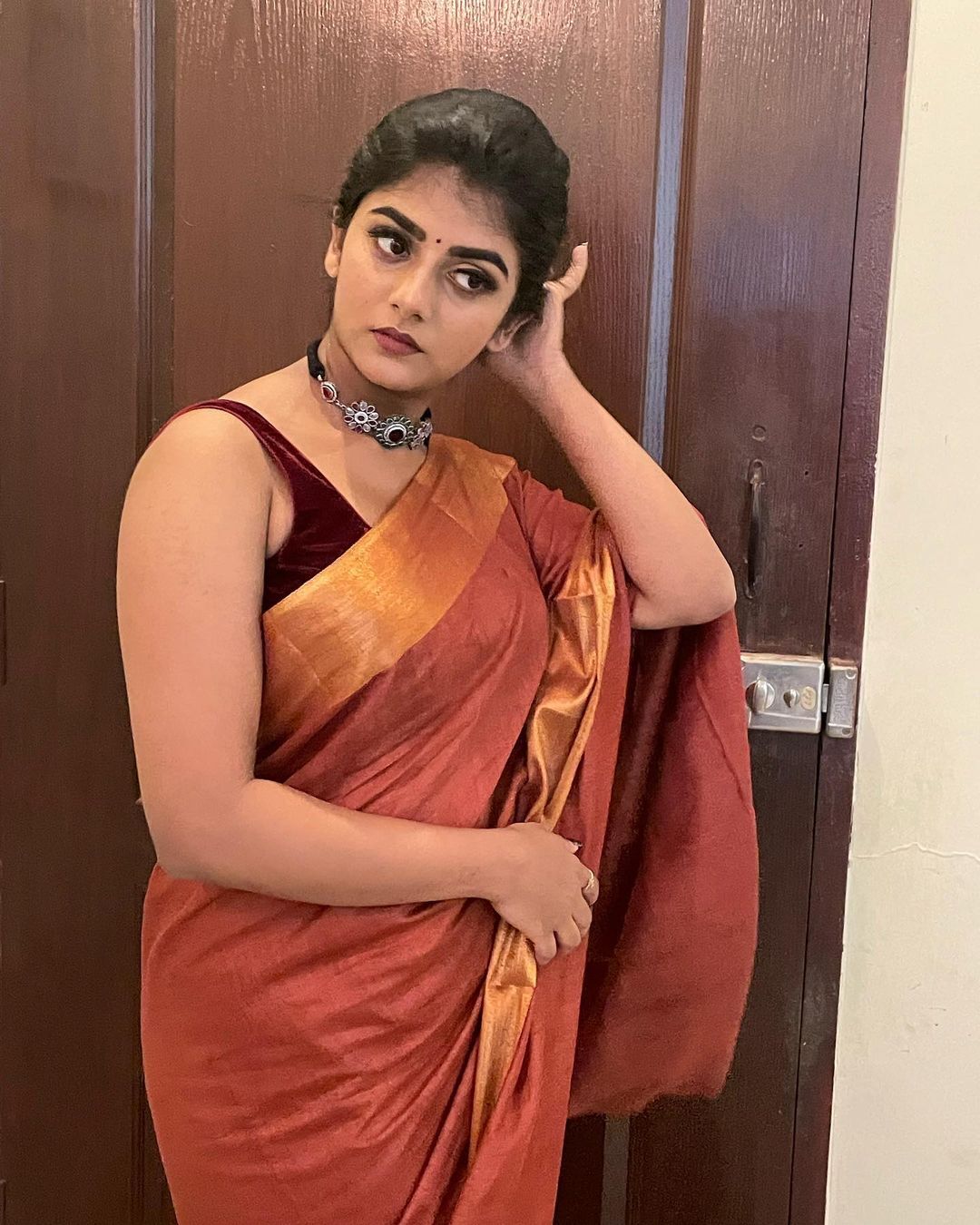 PHOTOS : வாவ்.. புடவையில் பளபளக்கும் அழகு.. சீரியல் நடிகை கேப்ரியெல்லாவின் லேட்டஸ்ட் ஸ்டன்னுங் போட்டோஸ் இதோ! 