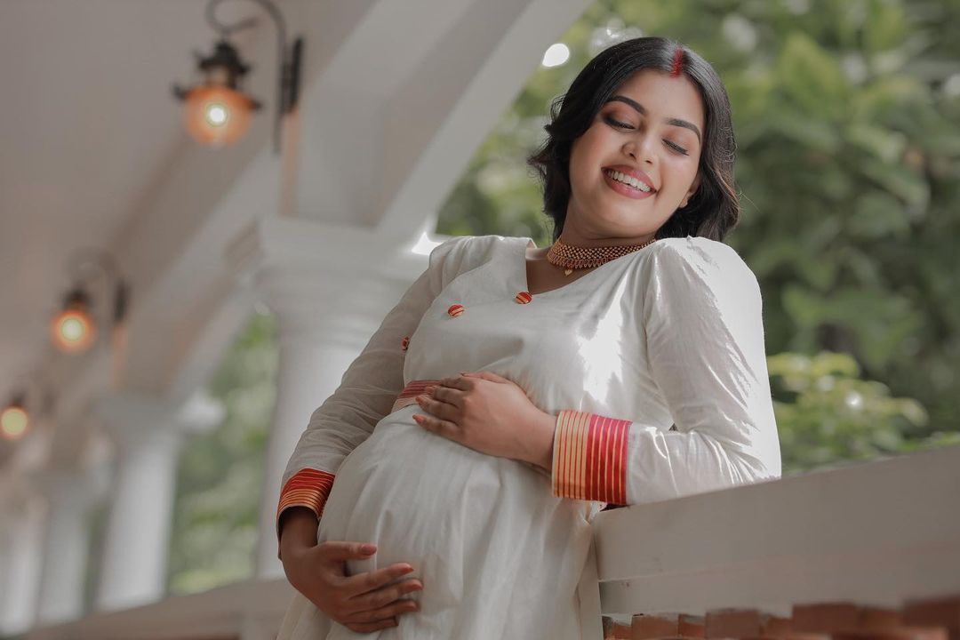 നിറവയറില്‍ സുന്ദരിയായി മൃദുല വിജയ്; വൈറല്‍ ചിത്രങ്ങള്‍ ഏറ്റെടുത്ത് ആരാധകര്‍