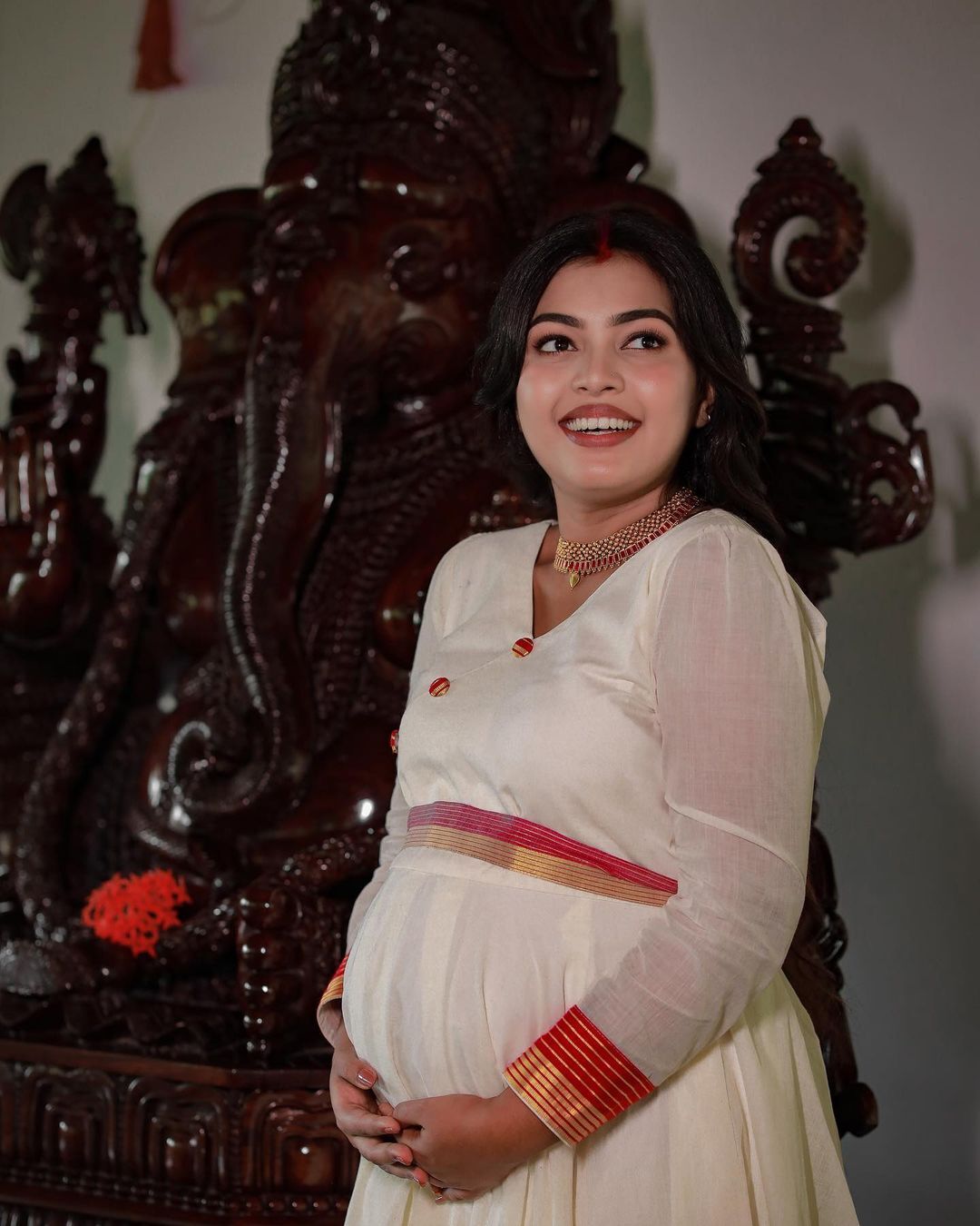 നിറവയറില്‍ സുന്ദരിയായി മൃദുല വിജയ്; വൈറല്‍ ചിത്രങ്ങള്‍ ഏറ്റെടുത്ത് ആരാധകര്‍