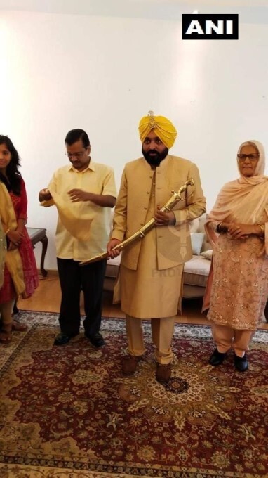  വധു ഡോക്ടറാണ്..ഭഗവന്ത് മന്നിനരികെ നാണത്തോടെ ഗുര്‍പ്രീത് കൗര്‍..വിവാഹ ചിത്രങ്ങള്‍ കാണാം