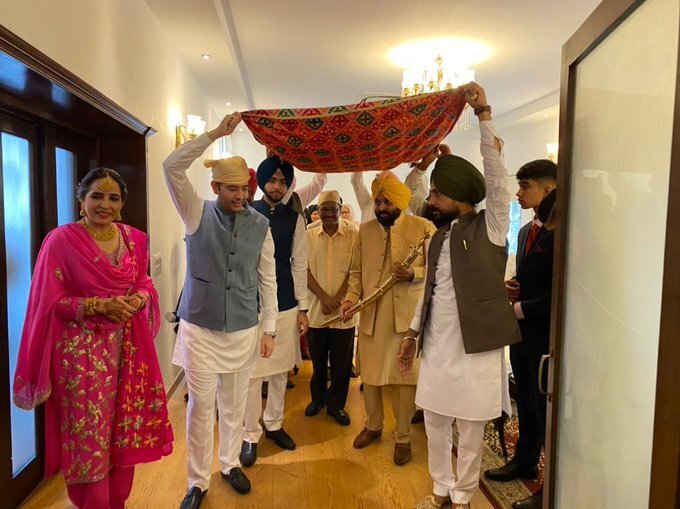  വധു ഡോക്ടറാണ്..ഭഗവന്ത് മന്നിനരികെ നാണത്തോടെ ഗുര്‍പ്രീത് കൗര്‍..വിവാഹ ചിത്രങ്ങള്‍ കാണാം