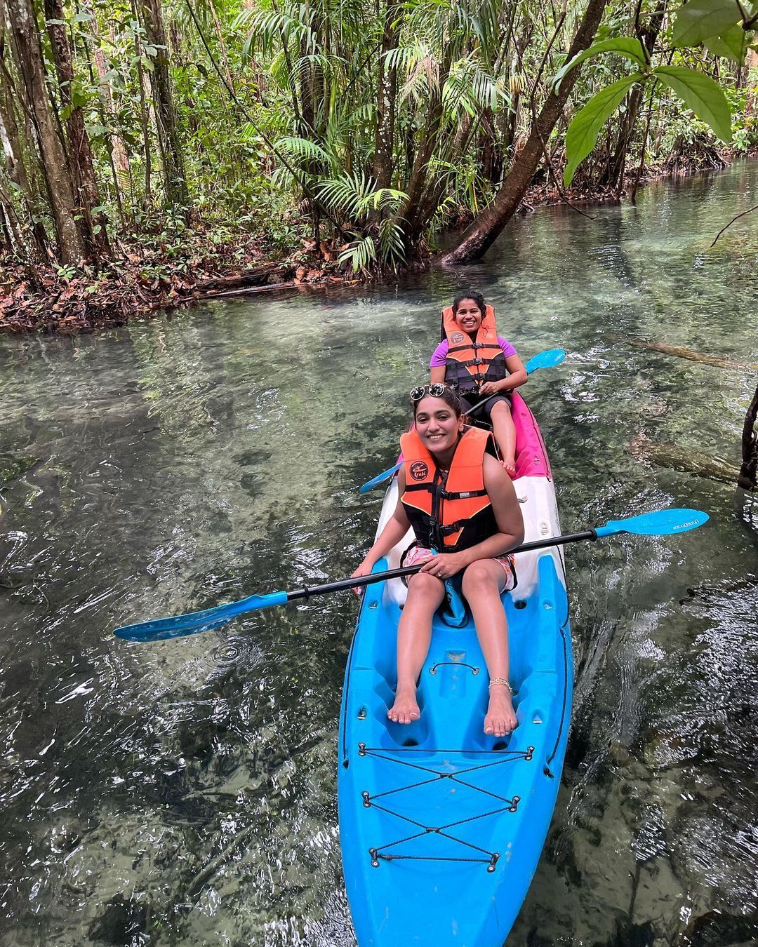 തായ് സുന്ദരിമാര്‍ തോറ്റുപോകും; ട്രിപ്പ് വിട്ട് കളിയില്ലെന്ന് സാനിയ ഇയ്യപ്പന്‍, വെക്കേഷനിലെ ഹോട്ട് ലുക്ക് വൈറല്‍