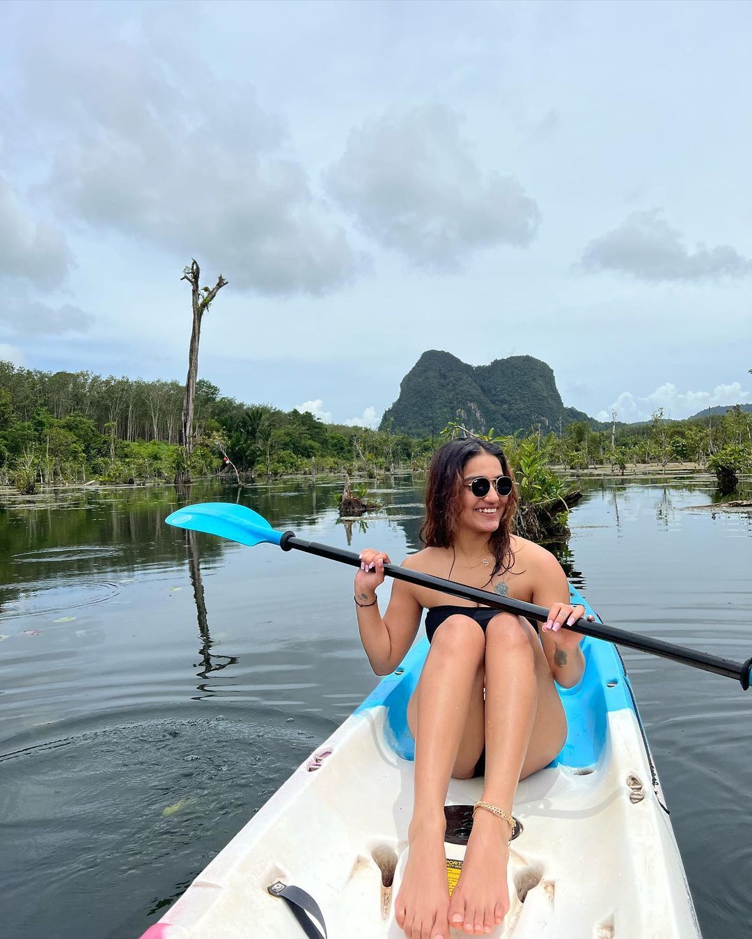 തായ് സുന്ദരിമാര്‍ തോറ്റുപോകും; ട്രിപ്പ് വിട്ട് കളിയില്ലെന്ന് സാനിയ ഇയ്യപ്പന്‍, വെക്കേഷനിലെ ഹോട്ട് ലുക്ക് വൈറല്‍