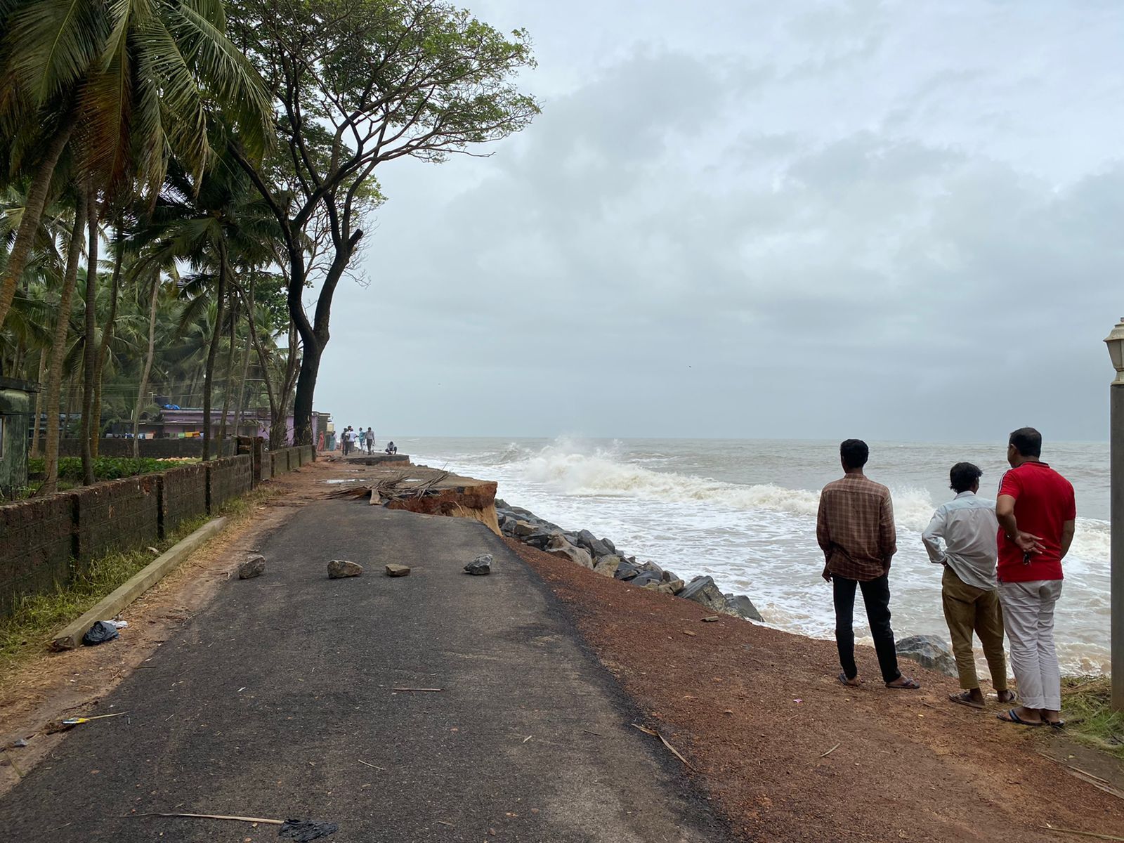 ದಕ್ಷಿಣ ಕನ್ನಡದಲ್ಲಿ ಕಡಲ್ಕೊರೆತ; ರಸ್ತೆ, ಮನೆ ಸಮುದ್ರದ ಪಾಲು 