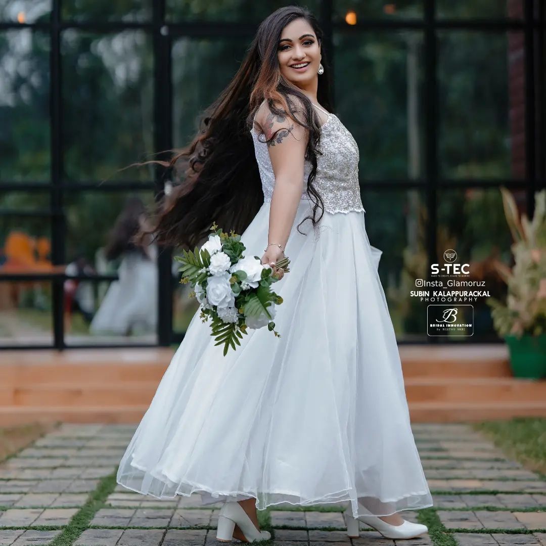 എന്താ ഒരു ലുക്ക്.. മാന്‍വി.. ചിത്രങ്ങള്‍ പൊളിച്ചു; വൈറല്‍, അടിപൊളിയെന്ന് ആരാധകര്‍