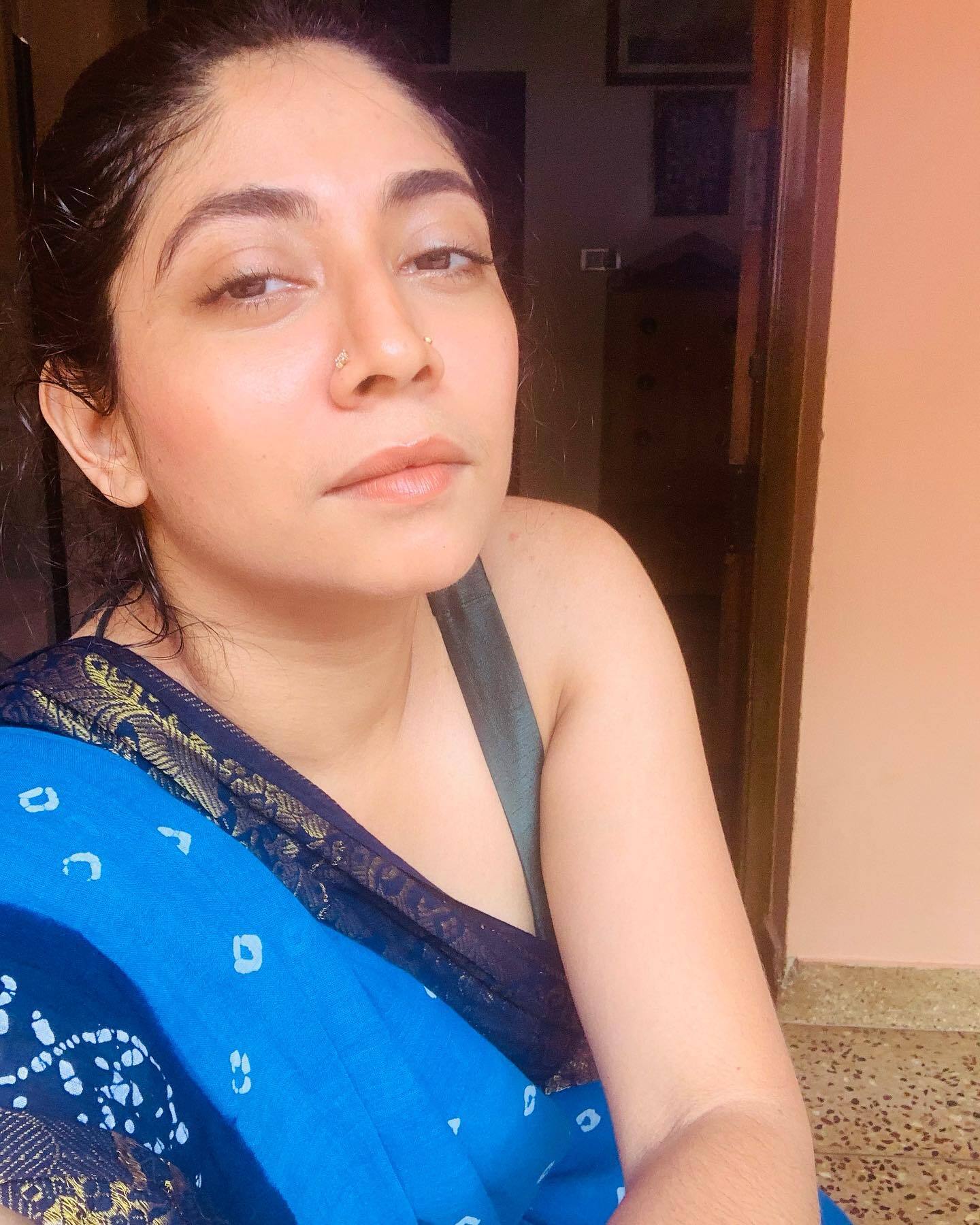 കാണാന്‍ മാധവിക്കുട്ടിയെ പോലെ ഉണ്ടല്ലോ; സാരിയില്‍ കിടുക്കി അഭയ ഹിരണ്‍മയി