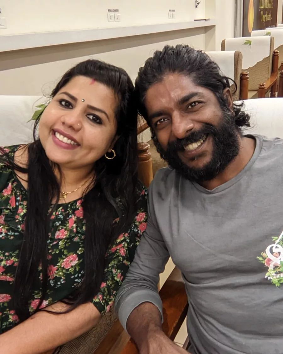 ശ്രീകുമാറിന്റെ  മുഖത്ത് നിന്ന് കണ്ണെടുക്കാതെ  സ്‌നേഹ...എവിടേക്കാ എന്ന് സുരഭി ലക്ഷ്മി