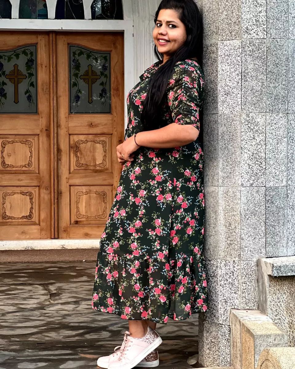 ശ്രീകുമാറിന്റെ  മുഖത്ത് നിന്ന് കണ്ണെടുക്കാതെ  സ്‌നേഹ...എവിടേക്കാ എന്ന് സുരഭി ലക്ഷ്മി