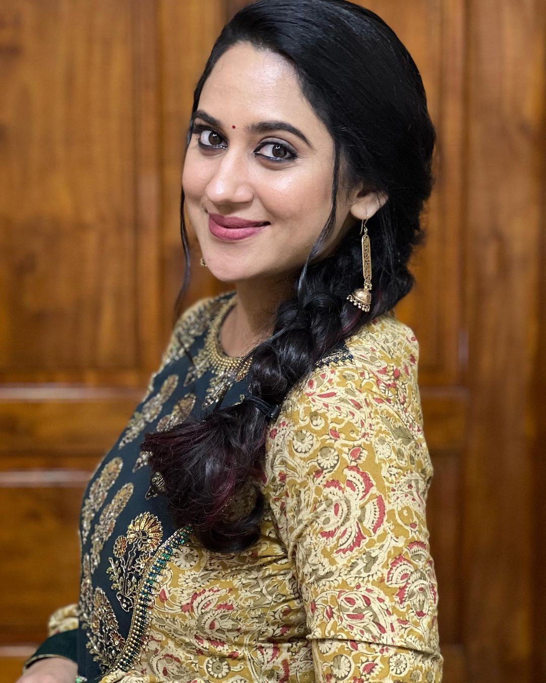 'ഈ കള്ളച്ചിരിയും ലുക്കും മാത്രം പോരെ ', വൈറലായി മിയയുടെ ചിത്രങ്ങൾ