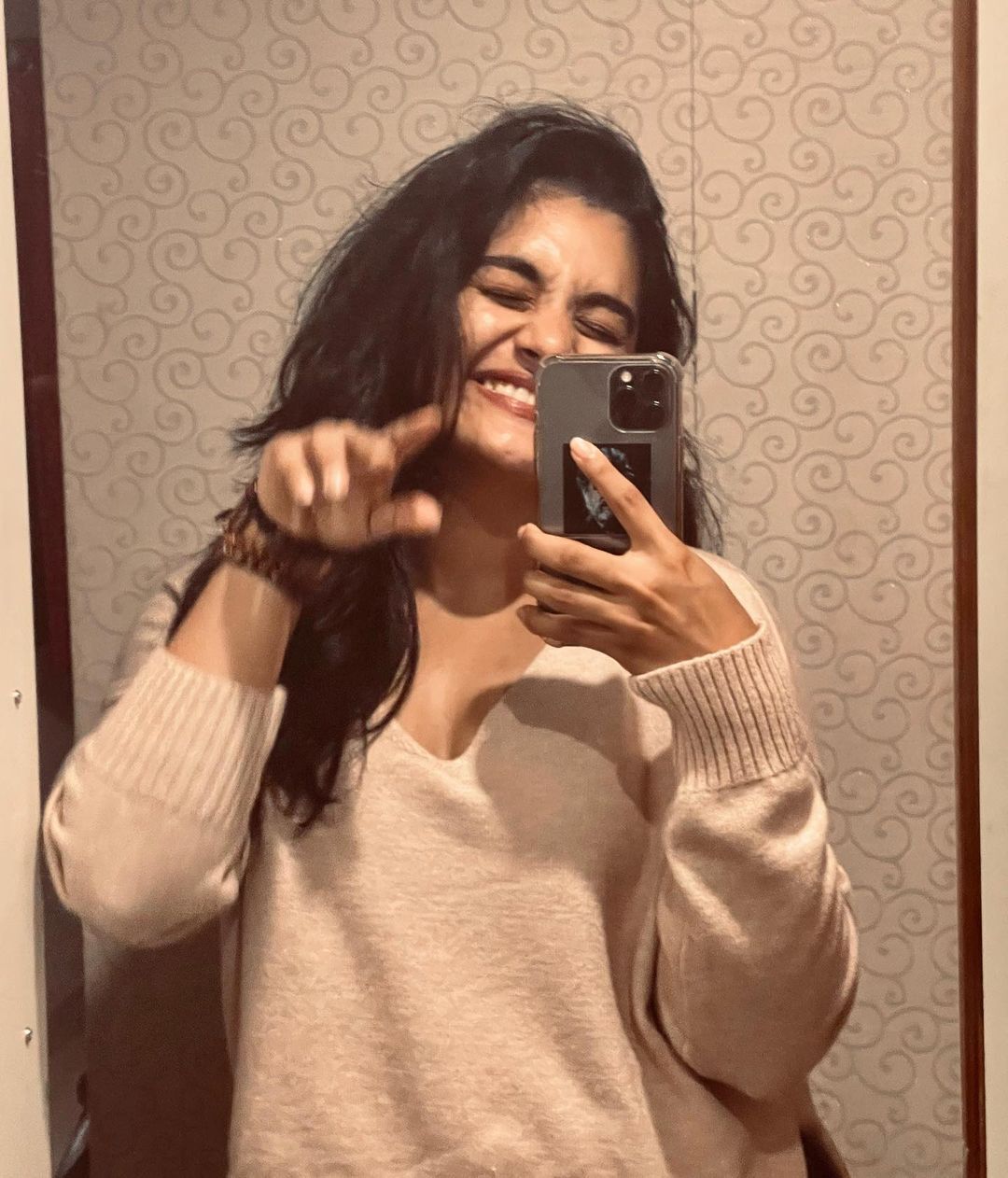 സൂപ്പർ ലുക്കിൽ നിവേദ... നടിയുടെ സെൽഫ് പോർട്രേറ്റ് സോഷ്യൽ മീഡിയയിൽ ഹിറ്റാവുന്നു