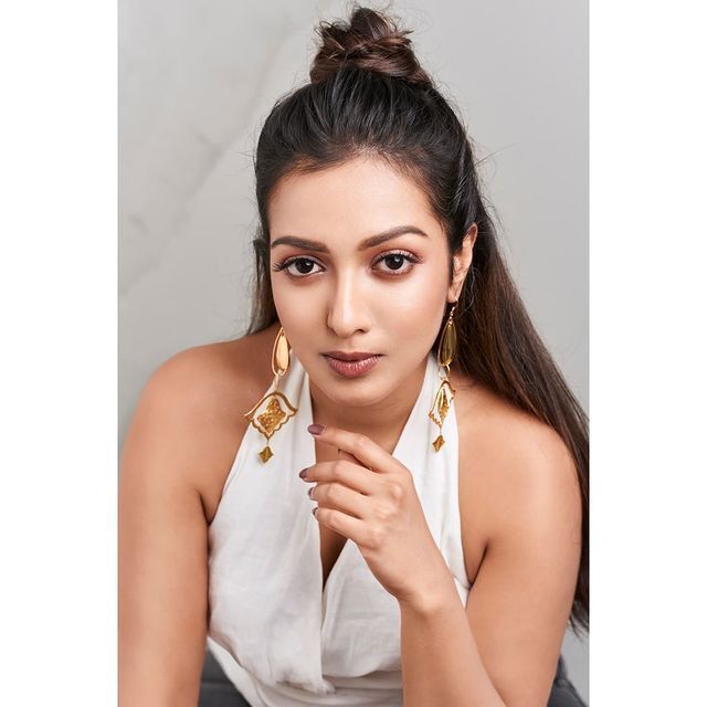 Tollywood Actress Catherine Tresa Latest Photos