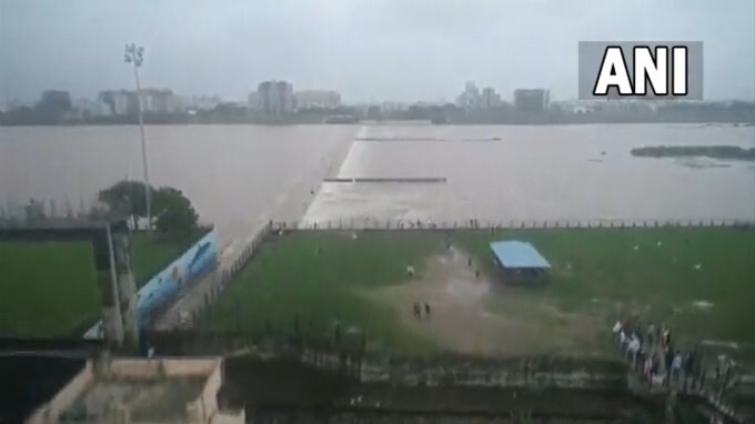 Water level rises At Tapi River in Surat Due to heavy rainfall