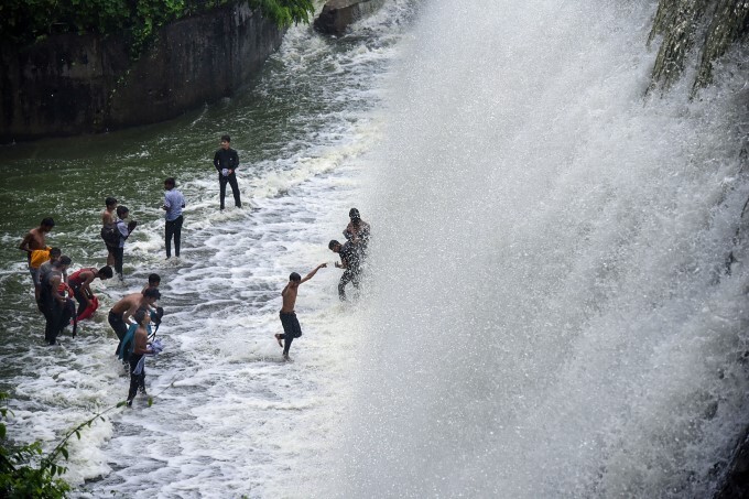 Heavy monsoon rains Cause waterlogging, in Mumbai