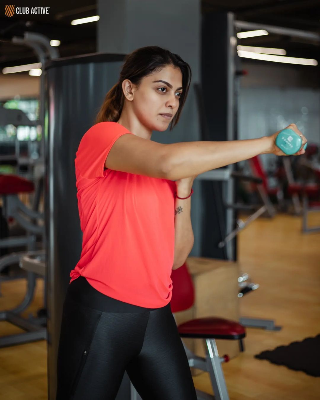 സാരിയില്‍ അനുശ്രി എത്തിയാലെന്റെ സാറേ... പിന്നെ ഒരു രക്ഷയുമില്ല; വൈറലായി ചിത്രങ്ങള്‍