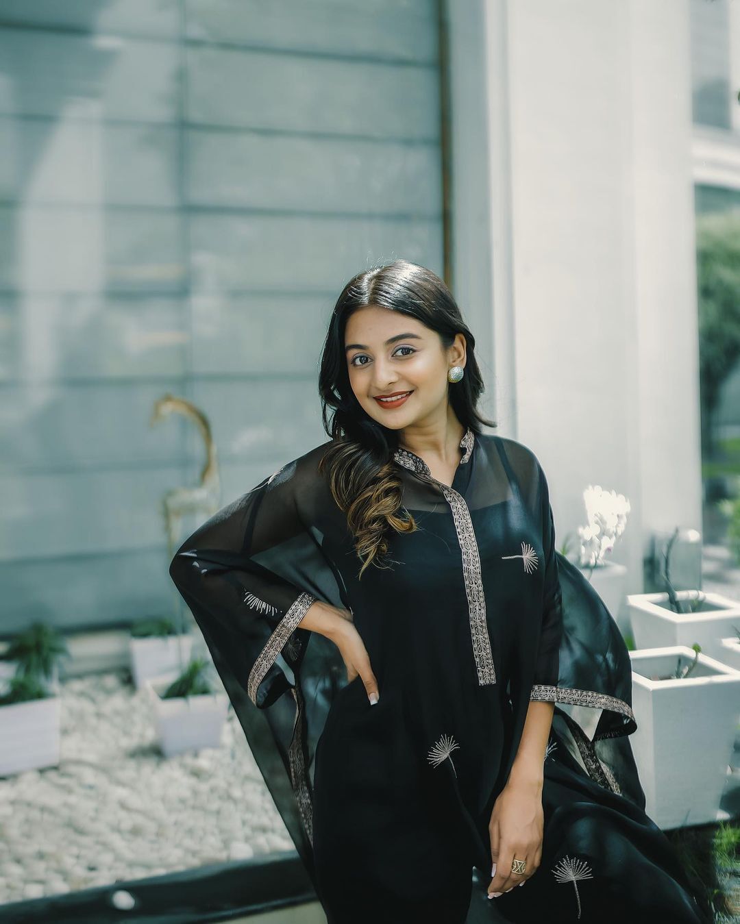 ഇത് ബാംഗ്ലൂരിലെ അലസമായ ഒരു ശനിയാഴ്ച.. കൂട്ടിന് ആ വൈബും; പുത്തന്‍ ചിത്രങ്ങളില്‍ കിടുക്കി എസ്തർ അനില്‍