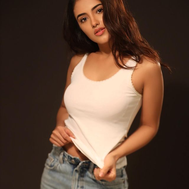 మాళవిక శర్మ మత్తేక్కించే అందాలు
