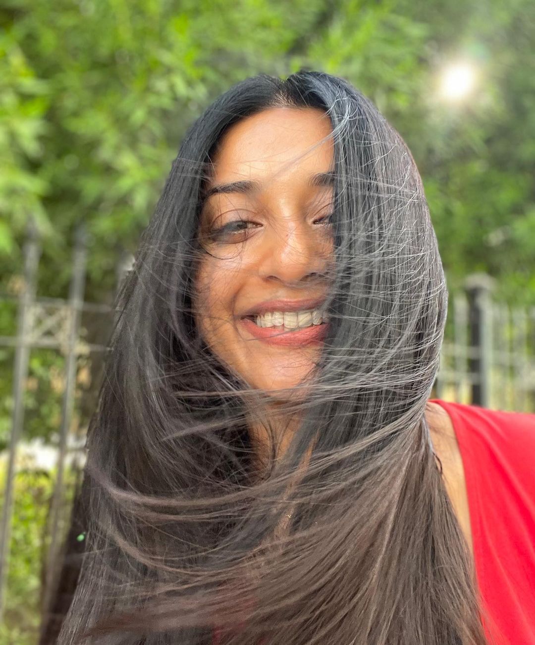 മീരാ ജാസ്മിനും അന്യന്‍ ട്രെന്‍ഡ് ഏറ്റു പിടിച്ചോ; ഏതായാലും കാർകൂന്തല്‍ അഴക് പൊളി തന്നെ