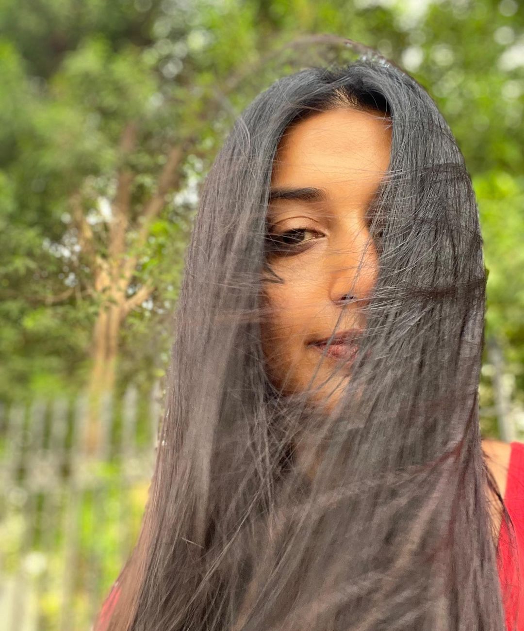 മീരാ ജാസ്മിനും അന്യന്‍ ട്രെന്‍ഡ് ഏറ്റു പിടിച്ചോ; ഏതായാലും കാർകൂന്തല്‍ അഴക് പൊളി തന്നെ