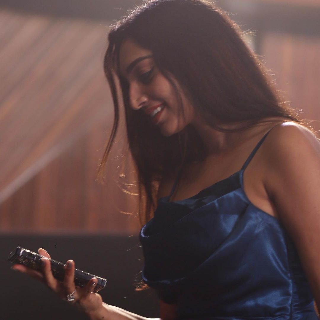  'ഋതു മന്ത്ര ആളാകെ മാറി';ഗൗണിൽ ഞെട്ടിച്ച് താരം..വൈറലായി ചിത്രങ്ങൾ 