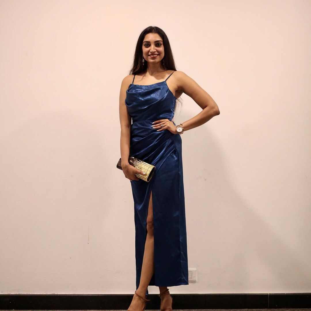  'ഋതു മന്ത്ര ആളാകെ മാറി';ഗൗണിൽ ഞെട്ടിച്ച് താരം..വൈറലായി ചിത്രങ്ങൾ 